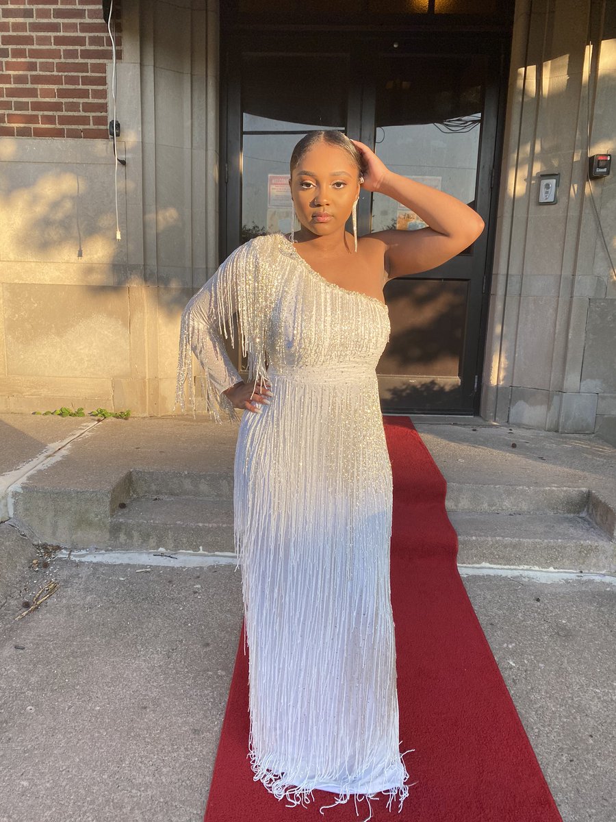 __reonna's tweet photo. high fa$hion💎 #prom2k20. https://t.co/eGPiSMZky6