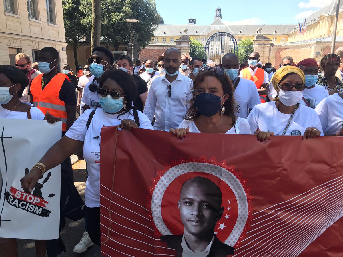 d_sopo's tweet photo. Avec @SOS_Racisme, nous étions aujourd'hui à Rouen à la marche blanche en hommage à Mamoudou Barry, jeune docteur en droit mort du racisme il y a un an.
Pour soutenir sa famille et pour que la justice soit dite. Merci au Collectif Cadres pour cette initiative. https://t.co/2sQZjYfc7W