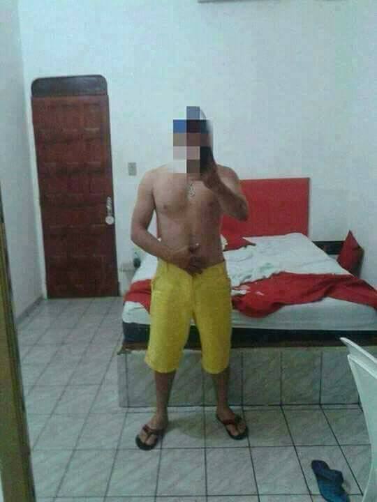 FelipeRochaVlog's tweet photo. Esse camarada passou a noite no motel e resolveu dividir esse momento no seu facebook onde dizia estar com sua namorada.
Mas tem um detalhe, quem encontrar comente. kkkk https://t.co/PmFKcbQefg