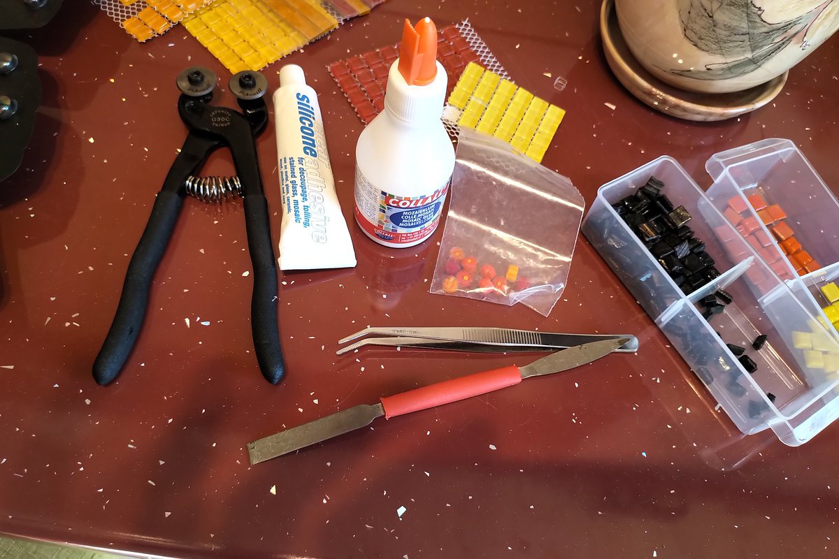 jaldis's tweet photo. These are the tools I use most often: a spatula, big tweezers for when my fingers are too big to position tiny tiles accurately, and a pair of glass cutters. Of course an honorary mention goes to my eleventy billion little drawers that line my studio! #cosart2020 #openwindows2020 https://t.co/EV07NqIMFn