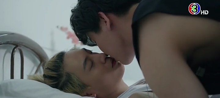 BounPremBrasil's tweet photo. Eu: Que beijinho mixuruca

Also eu: IAHSIWJEIEJIENEIWKKWKWNWJWN

#ลองของซีรีส์EP2  ~🐞 https://t.co/oEEoLn0MMk