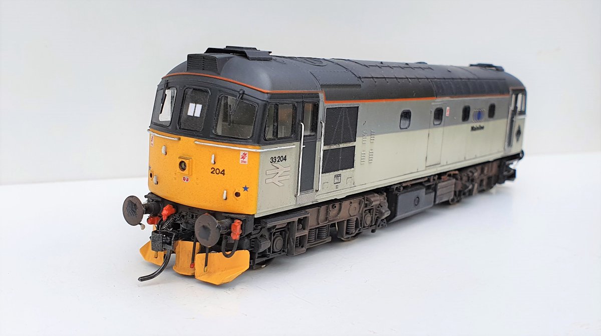 wrt_77's tweet photo. My pair of #Heljan #Class33 's are nearly done with underframing weathering to finish off and toning down. Tried to simulate the holes in the footsteps. These seem to be at one end only on the photos i have but maybe I'm wrong. One day i may replace with #PHdesigns #TMRGUK https://t.co/7wXbIpBMQ6