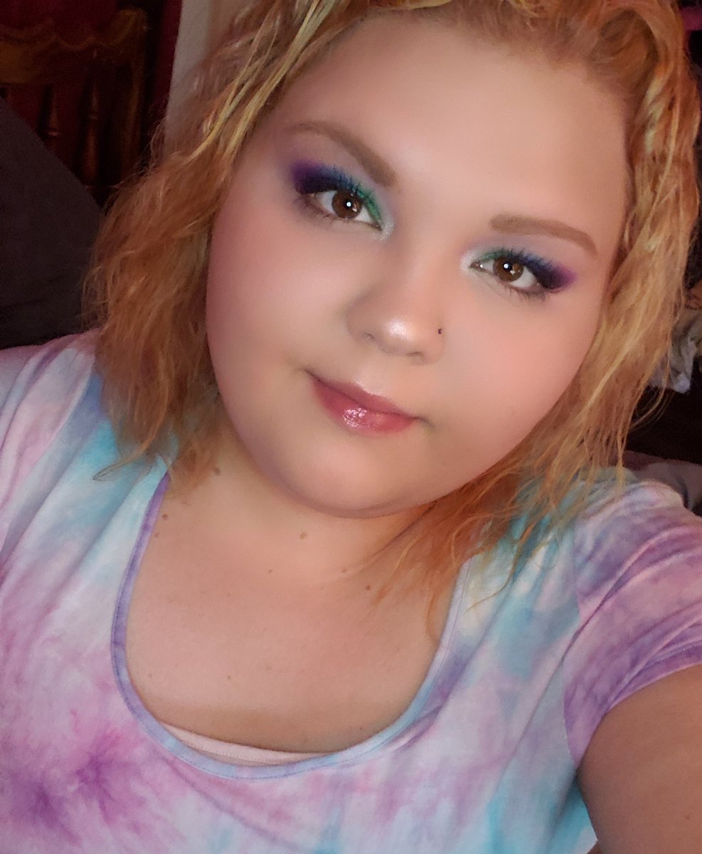 chelz1776's tweet photo. 💚💙💜 Put it back! and Mini Controversy palette. DO NOT LEAVE NEGATIVE COMMENTS! I HAVE AND ALWAYS WILL SUPPORT JEFFREE AND SHANE! I DON'T CARE ABOUT YOUR OPINION! @JeffreeStar @shanedawson #ShaneXJeffree #Conspiracycollection #putitback #jeffreestarcosmetics #makeup https://t.co/3tjvFwHYDt