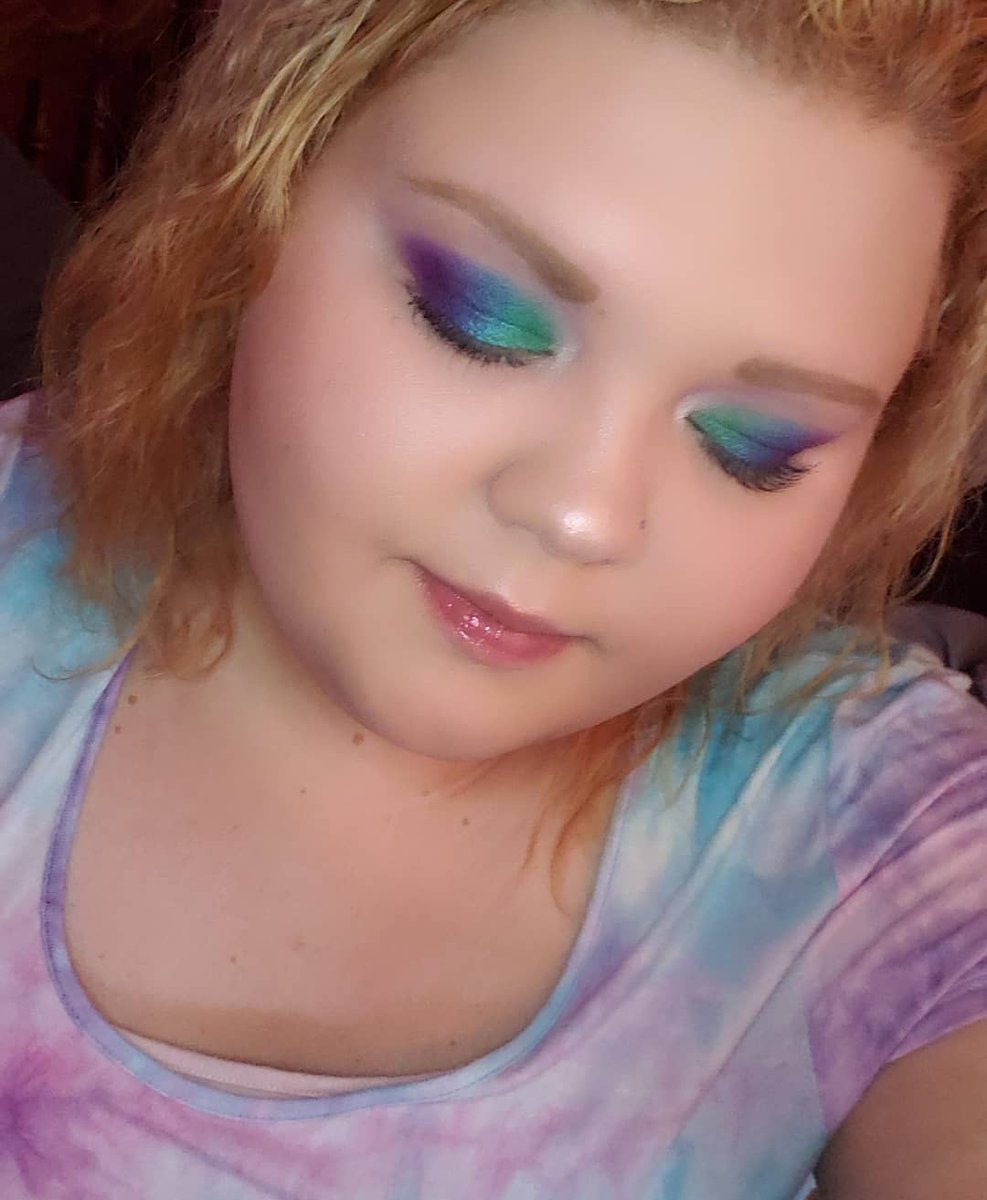 chelz1776's tweet photo. 💚💙💜 Put it back! and Mini Controversy palette. DO NOT LEAVE NEGATIVE COMMENTS! I HAVE AND ALWAYS WILL SUPPORT JEFFREE AND SHANE! I DON'T CARE ABOUT YOUR OPINION! @JeffreeStar @shanedawson #ShaneXJeffree #Conspiracycollection #putitback #jeffreestarcosmetics #makeup https://t.co/3tjvFwHYDt