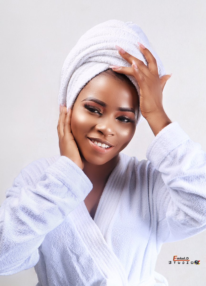 EmkelP's tweet photo. Cheers to being 20 something....
#bbn #bbnaija2020 https://t.co/XiEwBOmUx2