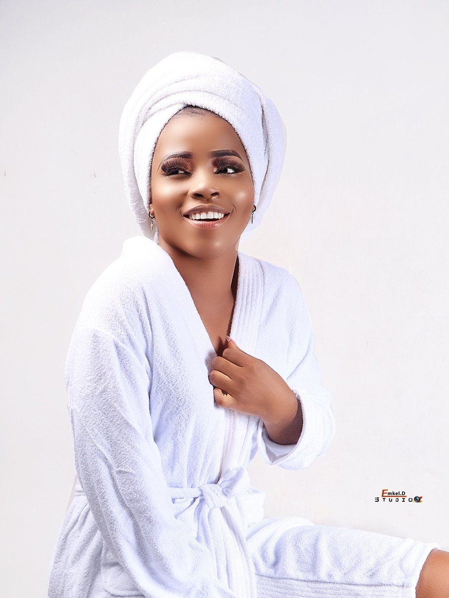 EmkelP's tweet photo. Cheers to being 20 something....
#bbn #bbnaija2020 https://t.co/XiEwBOmUx2