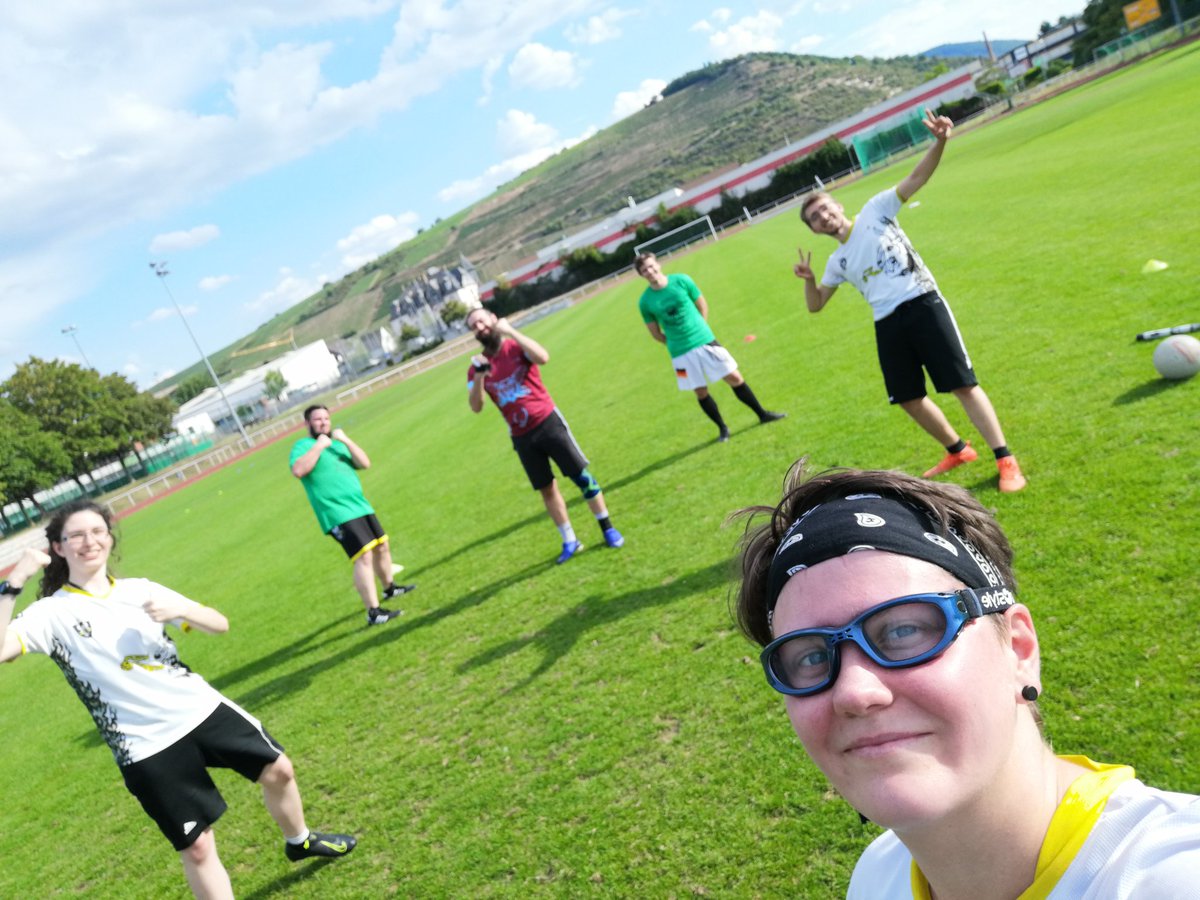 After Trainings Selfie Gruppe 1 ~

#quidditch #Quidditch #quidditchgermany #BingerBeasts #beastsareonfire #djkbingenbüdesheim #mehralseinverein #sport #sports #bingen #bingenamrhein #sonntag #sundayfunday #SundayMotivation