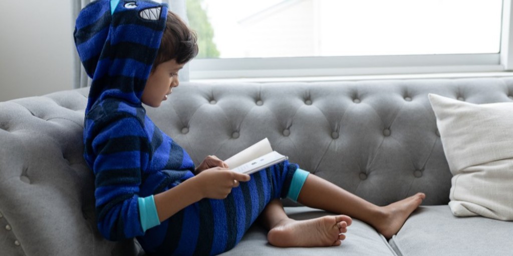 educationgovuk's tweet photo. Based on @Literacy_Trust's new  research with @PuffinBooks on reading during lockdown, here are some top tips for parents to help children sustain a love of reading over the summer 📚👇
https://t.co/sxuHLY5zbt 

#FamilyZone https://t.co/wXBKbm9anB