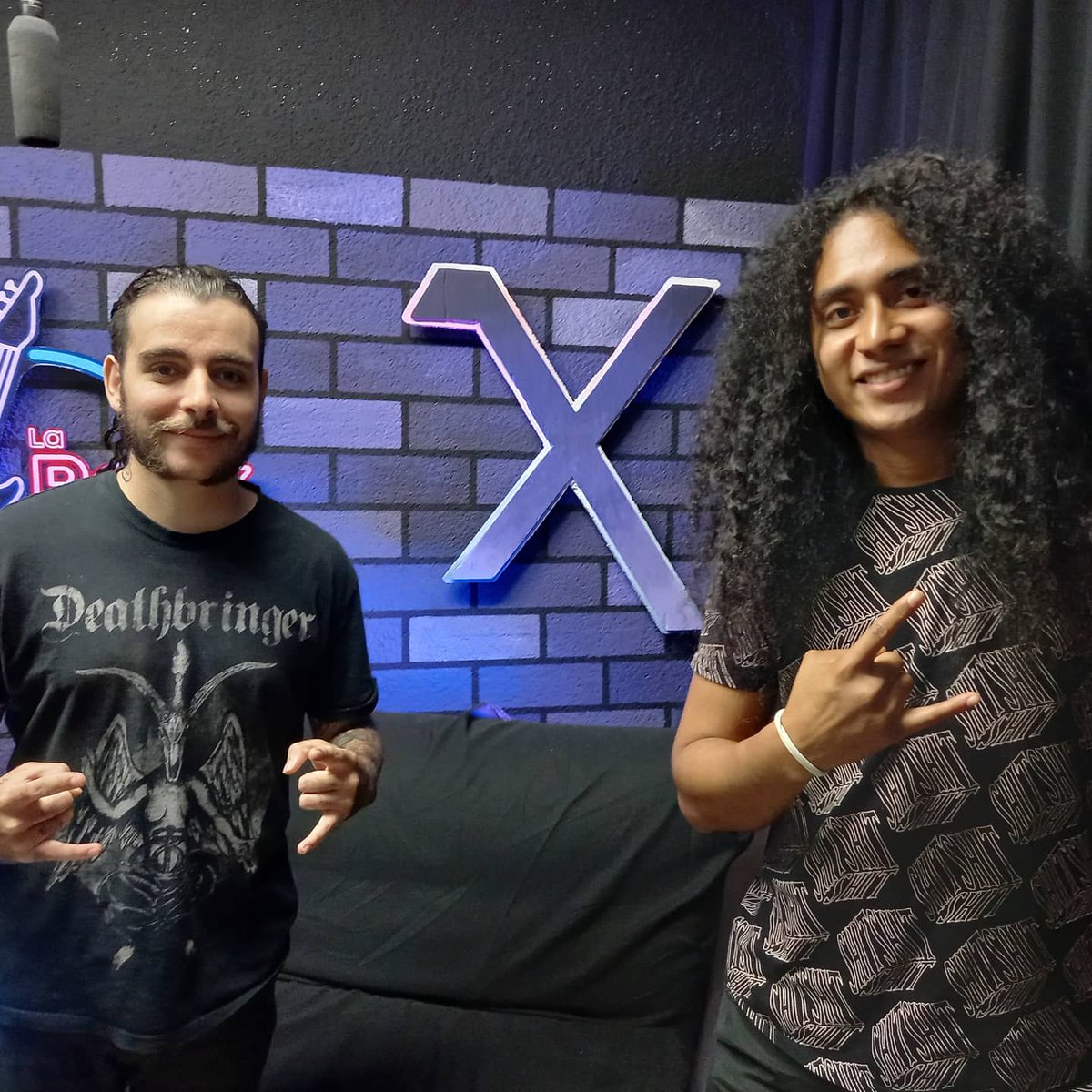 Así arrancamos el X-Show con <a href="/jetjaguarrocks/">jet jaguar</a> 
Escuchen su nuevo álbum #endlessnights y no se pierdan el X-Show en el FB de <a href="/larockolaa/">La Rock-Ola</a> 
#x #saturandotussentidos