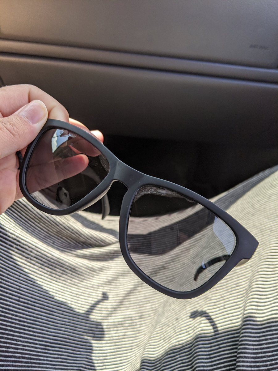 ekeener2's tweet photo. @goodr why are my lenses melting? https://t.co/GqUWMrztZi