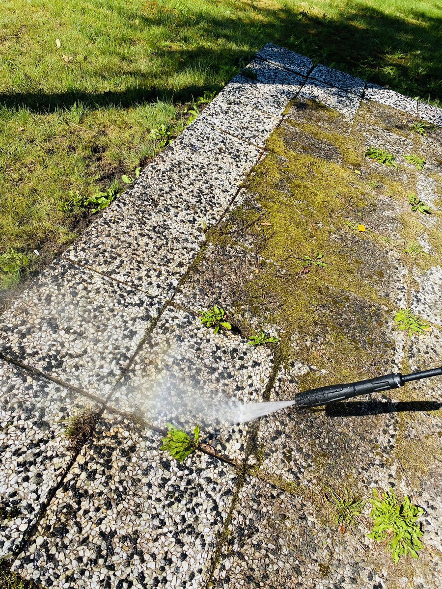 FTMKeienburg's tweet photo. Before/after. I love our @Kaercher_PR.

#mökkilife #powerwasher https://t.co/SP0a8cGXbp