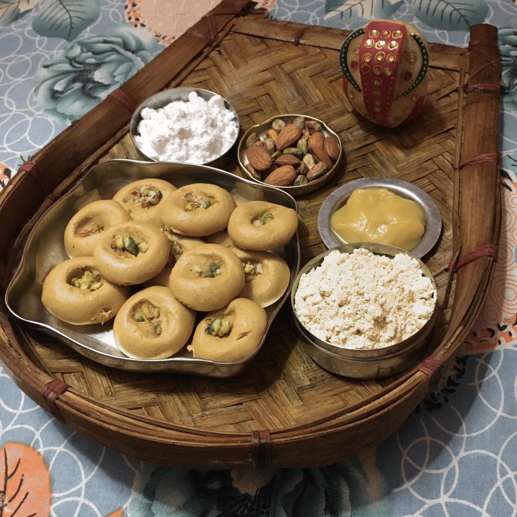 rumatweet's tweet photo. #Kuchmeethahojaye 
Just enjoying sattupista peda
Healthy food for this season........!!!!!
#sundayvibes 
#foodies 
#protienrich
#Homemade 
#rumazkitchen 
#traditionalfoods 
#health 
#siliguri 
#Bikaneri https://t.co/gvsvoWi0KW