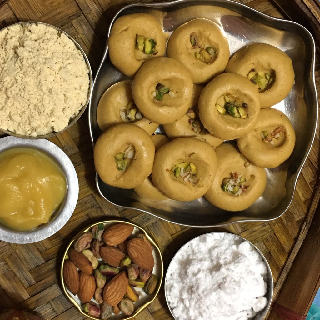 rumatweet's tweet photo. #Kuchmeethahojaye 
Just enjoying sattupista peda
Healthy food for this season........!!!!!
#sundayvibes 
#foodies 
#protienrich
#Homemade 
#rumazkitchen 
#traditionalfoods 
#health 
#siliguri 
#Bikaneri https://t.co/gvsvoWi0KW