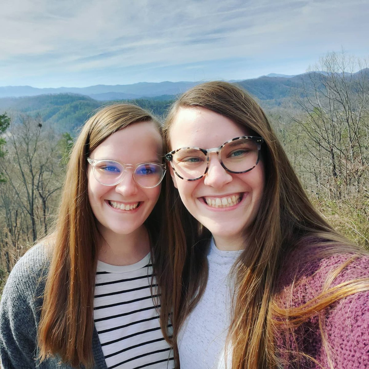 sdyeag's tweet photo. Happy birthday to my favorite twin @kell_yeag! Love living life with you in TN. 💕🥳🎈 https://t.co/Mu1pQYWVFh