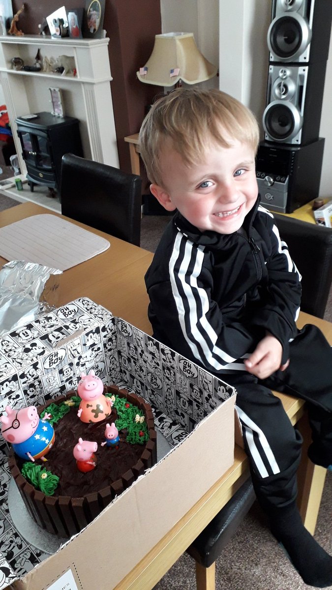 Emma08684050's tweet photo. Today is little grandsons 3rd birthday,  so I made him a peppa pig muddy puddle birthday cake xxx https://t.co/h3gMTRJ1Um