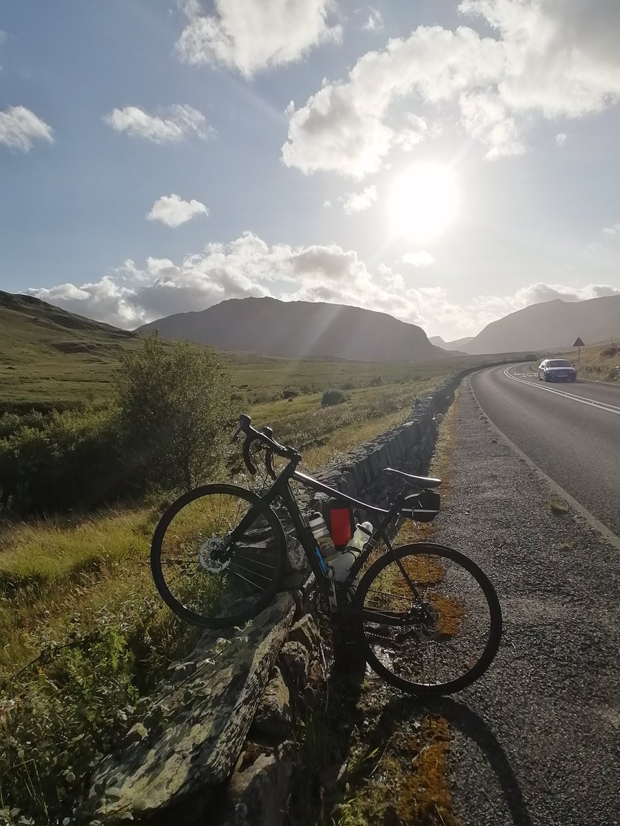 mattflipflop's tweet photo. My favourite bike(today) with my favourite mountain #Tyfan https://t.co/mFH1HRtlJO