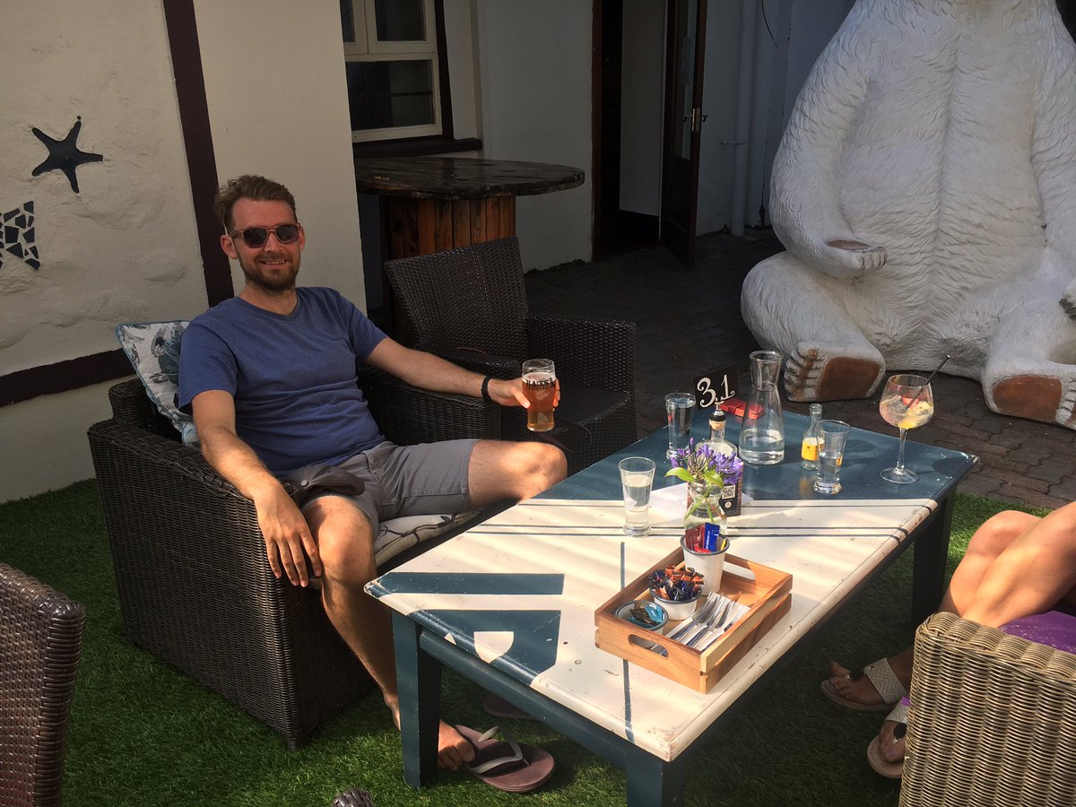 cbbarlow's tweet image. Patio weather, tasty food and drinks at @Hamletskinsale #WildAtlanticWay #staycation #MakeABreakForIt #Kinsale