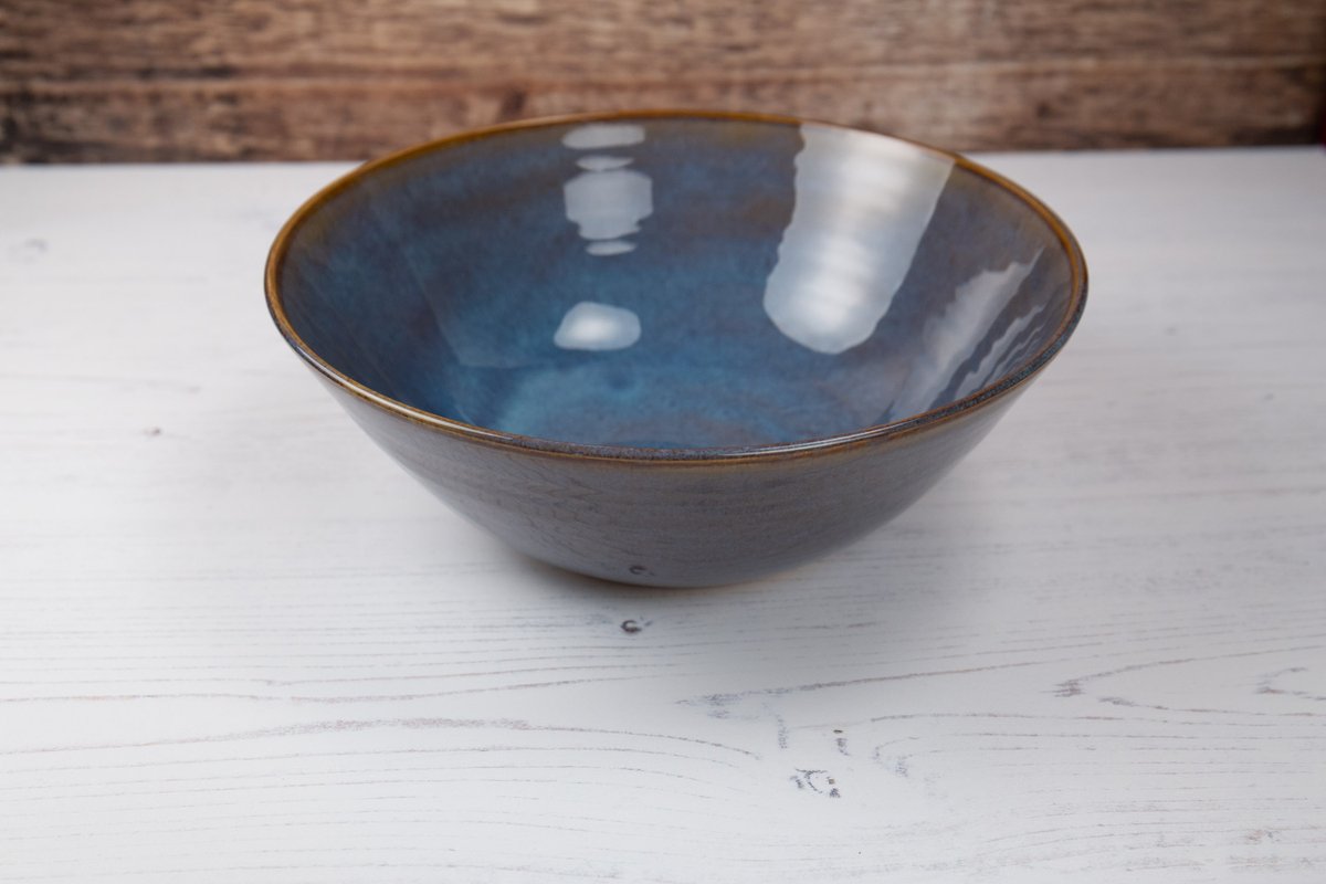 ThrownInStone's tweet photo. This large bowl is new to my shop.

https://t.co/P36j7w6IQP

#CraftHour https://t.co/xQmsgg1poh