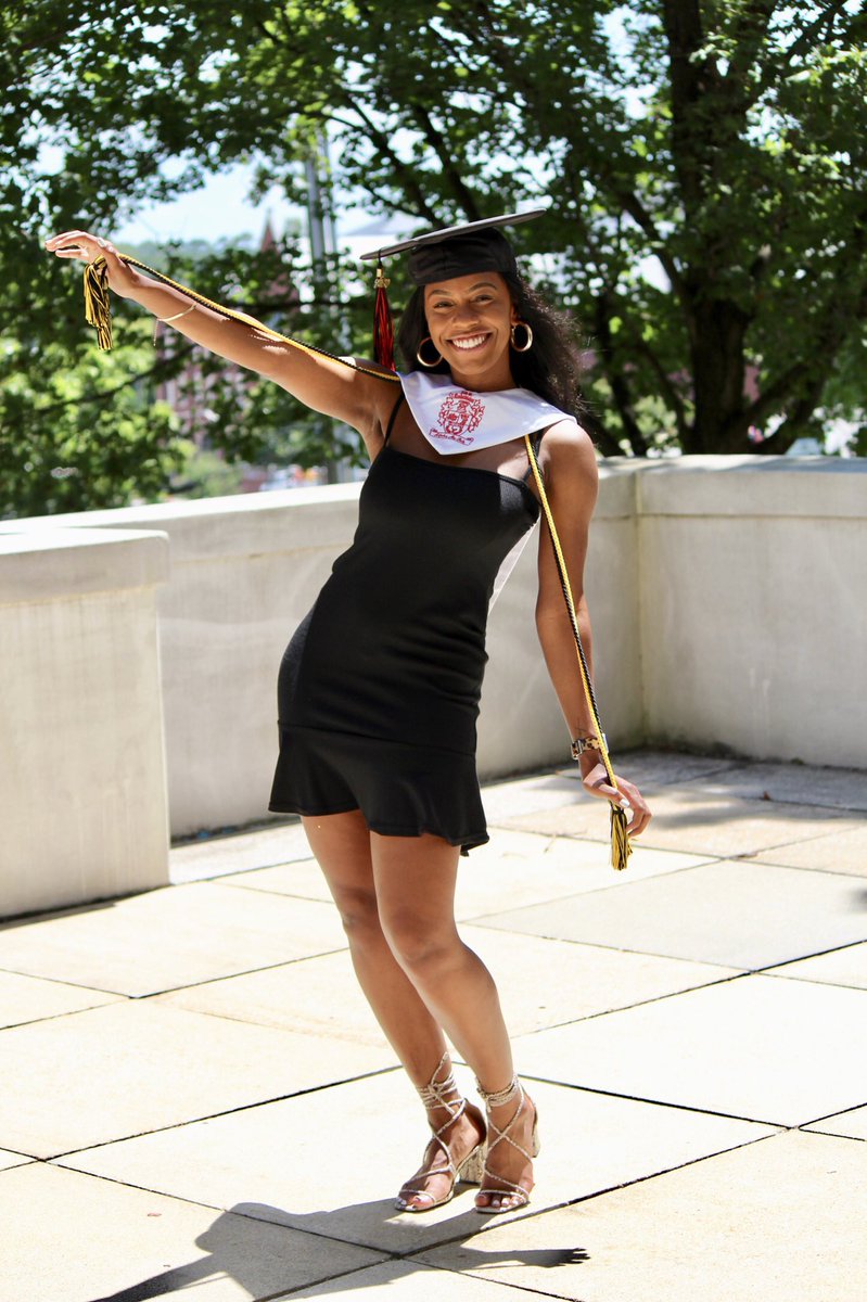 _danialyse's tweet photo. BSN , c/o 2020 🐔🎓 https://t.co/F35sknKvXh