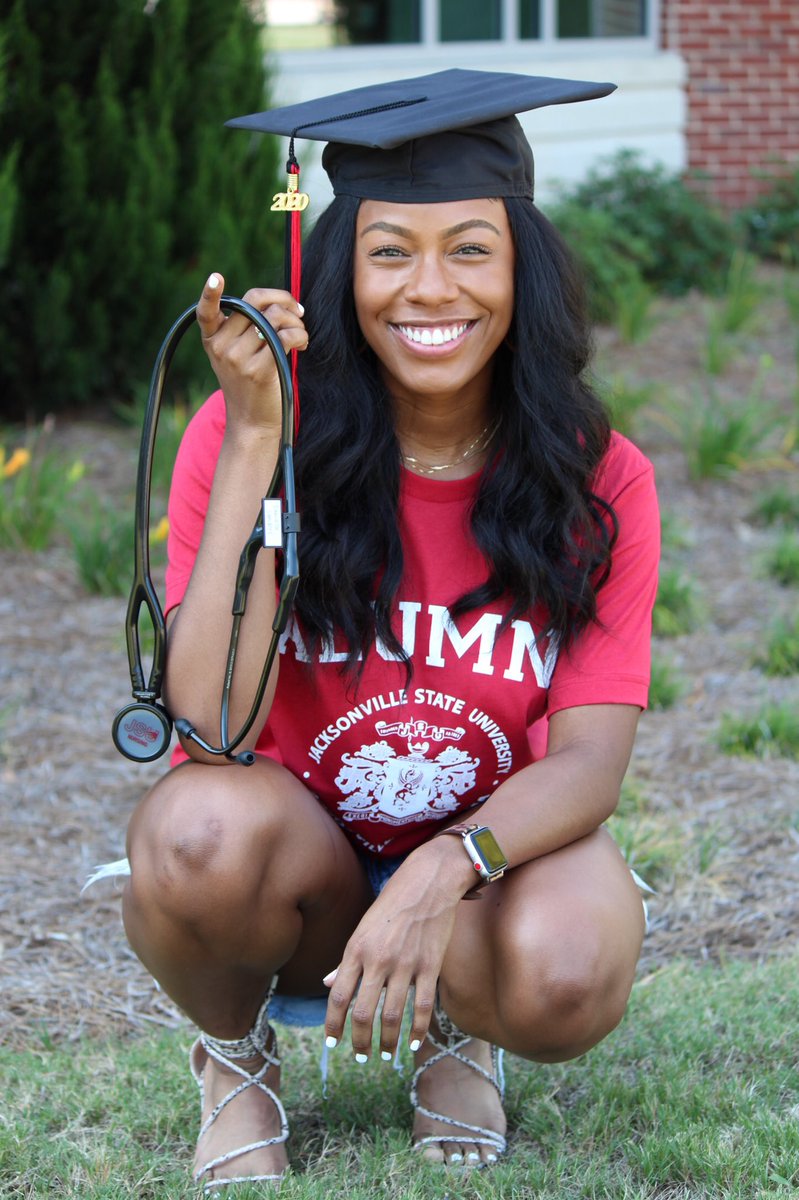 _danialyse's tweet photo. BSN , c/o 2020 🐔🎓 https://t.co/F35sknKvXh