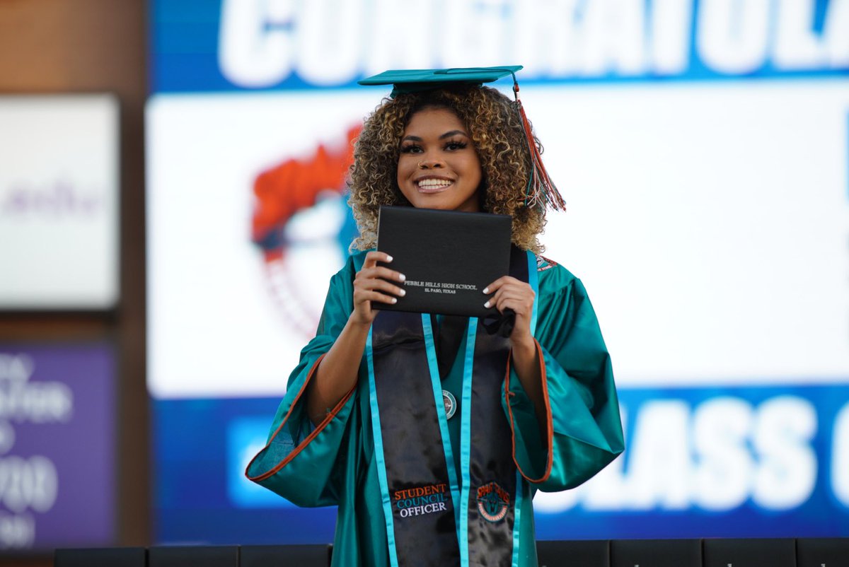 JEspinoza_EDD's tweet photo. Watching our students cross stage to receive HS diploma &amp; seeing happy parents enjoy magical moment truly pulled my heart strings! LOTS of HARD WORK, so THANK YOU #TeamSISD employees for making it happen. LOVE our students, staff, parents &amp; community! Congrats Class of 2020!❤️👏 https://t.co/GyhTHJ76Nx