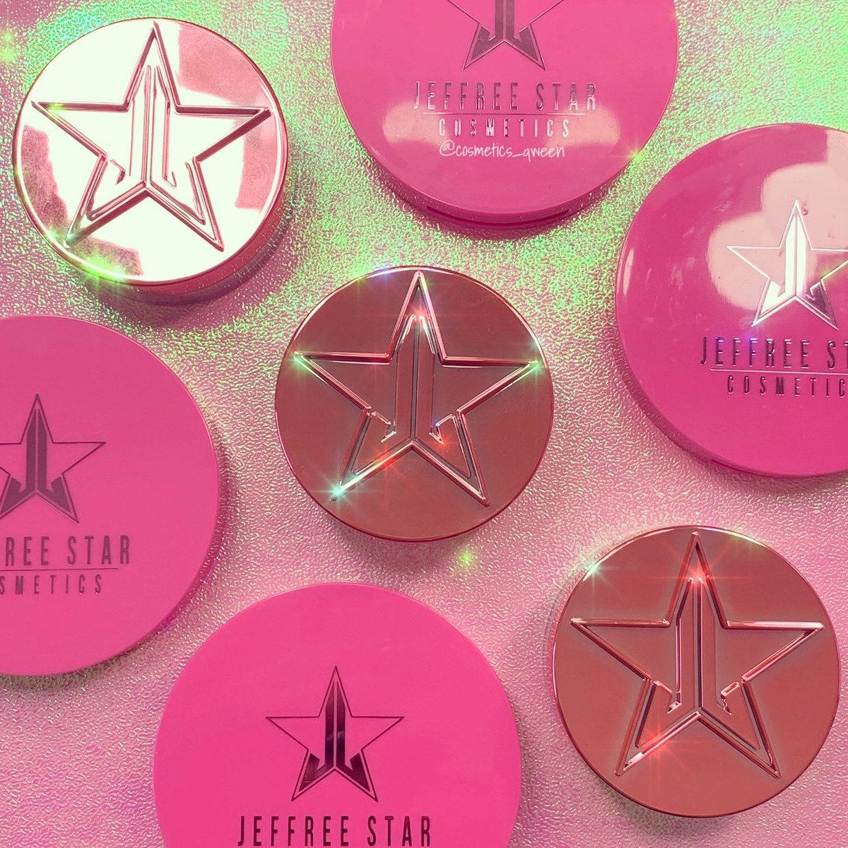 cosmetics_qween's tweet photo. 💖🌟Setting Powder Sunday🌟💖
These beauties keep me looking FRESH and sculpted for the gods hunny!!!
@JeffreeStar
•
•
#settingpowder #magicstarsettingpowder #skinfrost #highlighter #jeffreestarcosmetics #jeffreestar #jeffreestarapproved #jeffreestarprlist #mue https://t.co/b4u4CWSjcd
