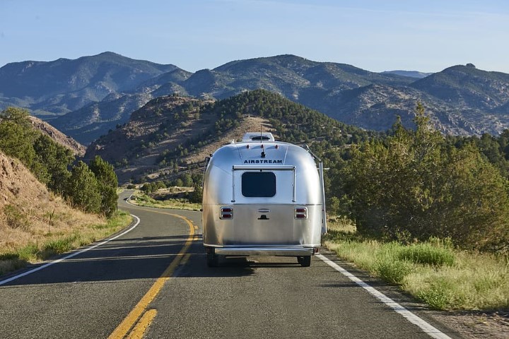 OzoneCleanUSA's tweet photo. Does your #RV smell funky? It doesn't take much with people living in tight spaces, #blackwater tanks close by, smoke from campfires, pets sleeping on the couch, or #mildew buildup from storage. We can help with #ozonedisinfection
 
Find out more at https://t.co/hcgdMsRiaU https://t.co/f6GL3Q1mPl