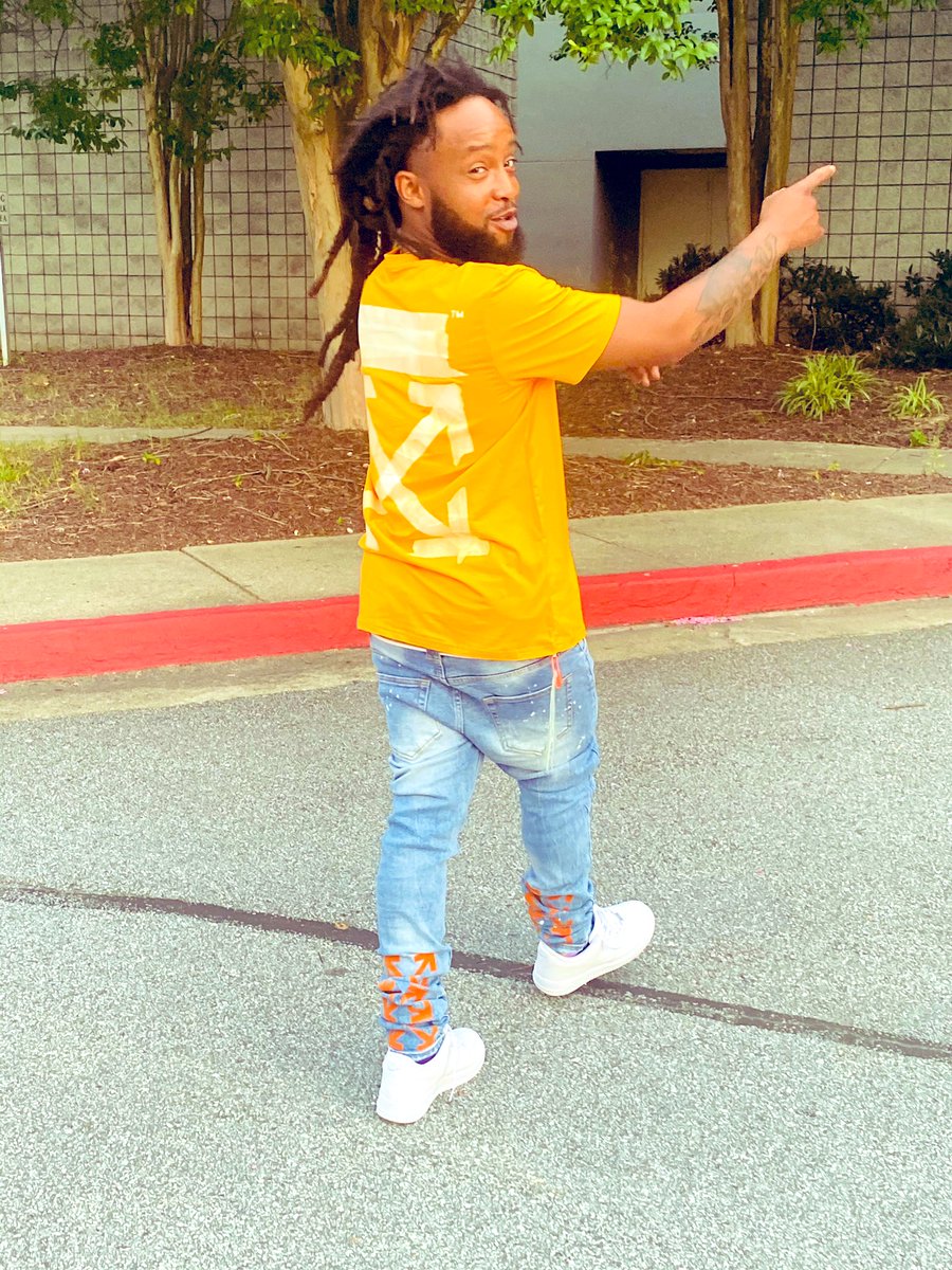 1nowaypop's tweet photo. Da white off, like da white sauce at hibachi !  #Popmuzik #prosperityoverpain HAPPY B DAY to da GODBODY https://t.co/zw70BDzLje