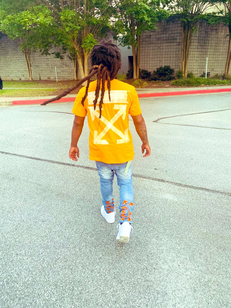1nowaypop's tweet photo. Da white off, like da white sauce at hibachi !  #Popmuzik #prosperityoverpain HAPPY B DAY to da GODBODY https://t.co/zw70BDzLje