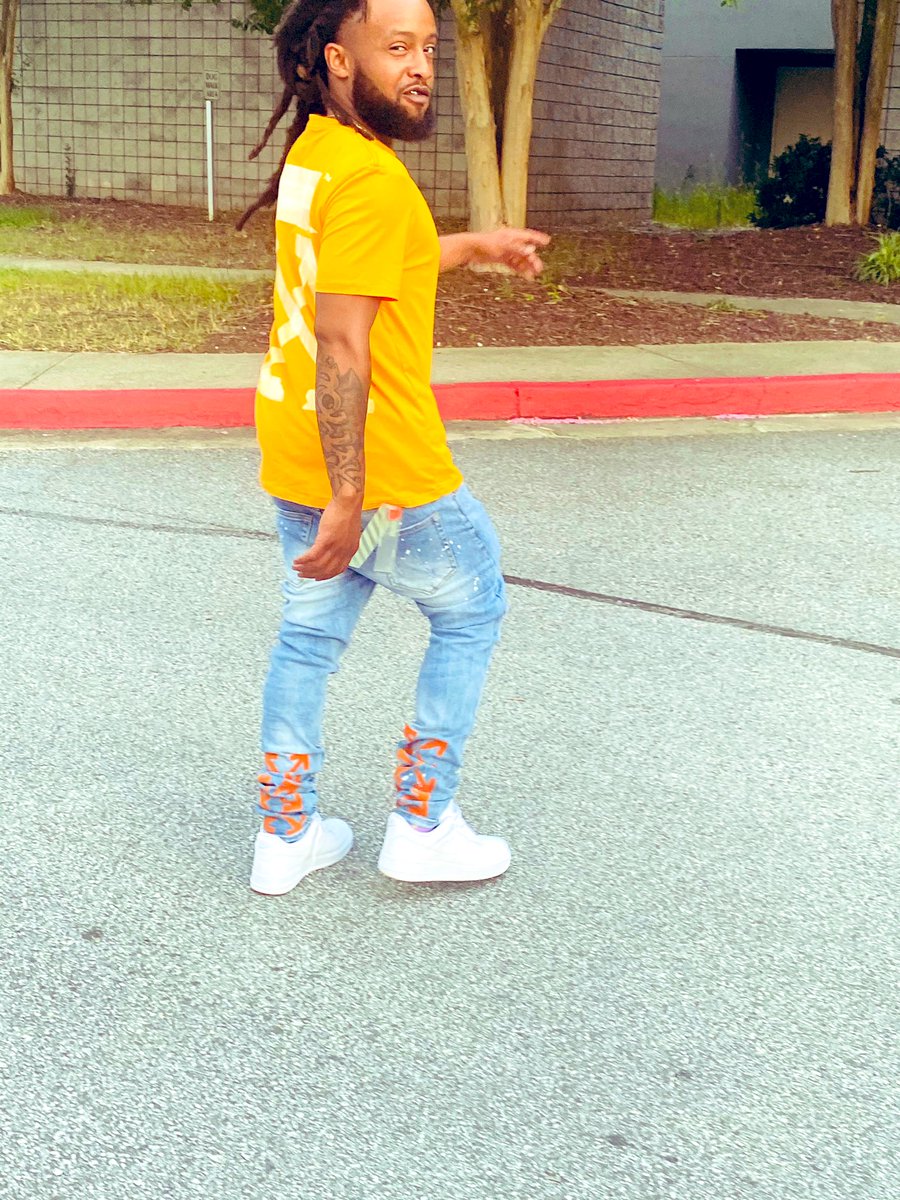 1nowaypop's tweet photo. Da white off, like da white sauce at hibachi !  #Popmuzik #prosperityoverpain HAPPY B DAY to da GODBODY https://t.co/zw70BDzLje