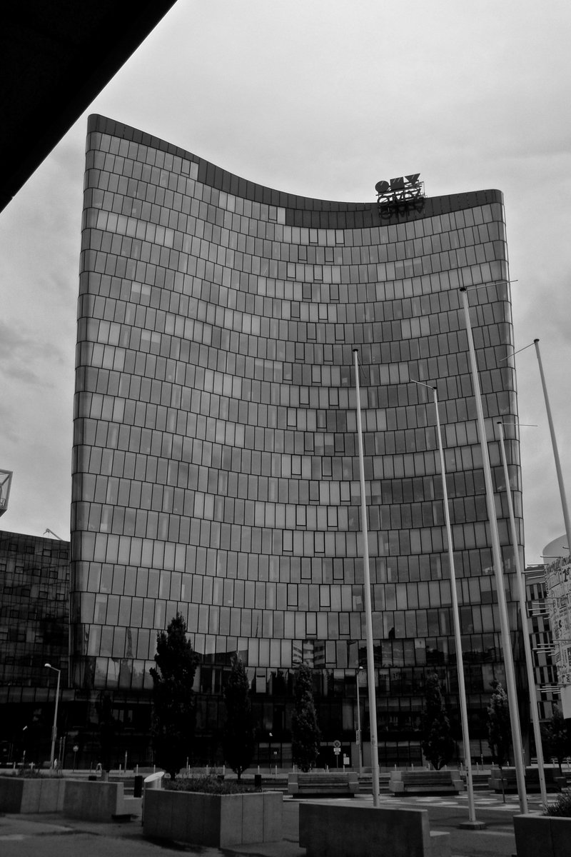 DrEveningstar's tweet photo. #architecture #MODERN #Vienna  #cityphotography #blackandwhitephotography #photography https://t.co/WoAWhdsxZB
