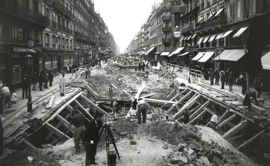 CH_Laval's tweet photo. On se plaint toujours des travaux à Paris mais dites vous que la construction du métro parisien a ressemblé à ça : https://t.co/5isJ28nQra