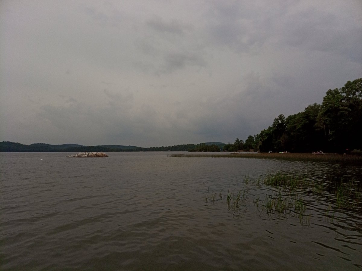 QcStormChaser's tweet photo. Les orages commence en ce moment dans la vallée de l'Outaouais! #mm #meteoqc https://t.co/WrcRYWqDhS