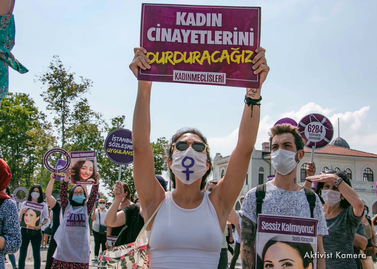 aktivist_kamera's tweet photo. #İstanbulSözleşmesi'nin tartışmaya açılmasına karşı birçok şehirde eylem gerçekleştirildi. İstanbul, Kadıköy'de de yapılan eylemde İstanbul Sözleşmesi ve 6284'ün etkin uygulanması için mücadeleye devam edileceği belirtildi.

Aktivist Kamera #Kadıköy #İstanbul 19.07.2020 https://t.co/lPKD3EIECG