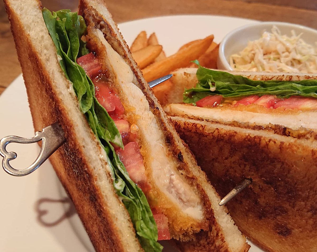 lennon1008's tweet photo. こないだのランチ💛『Ignition Switch』さんでチキンカツカレーサンドをいただきました😋
バターが塗られて、でもカリッと焼かれたパンに、やわらかチキンカツ。そしてソースの代わりにカレー。。美味しいに決まってます✨
#イグニッションスイッチ
#Ignitionswitch
#サンドイッチ
#中洲川端ランチ https://t.co/6y0ipky74k