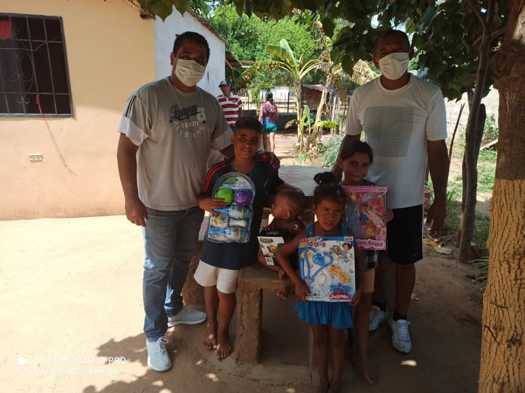RaulRamirezVe's tweet photo. Gracias a @LesterToledo hoy #Maracaibo y Varios Municipios del Estado se lograron  Miles de sonrisas en medio de éstas circunstancias.

Mi reconocimiento  todo el equipo de @VPZulia

"Hechos son Amores y no Buenas Razones"., Pedro Alonso https://t.co/dyk29DgXVS
