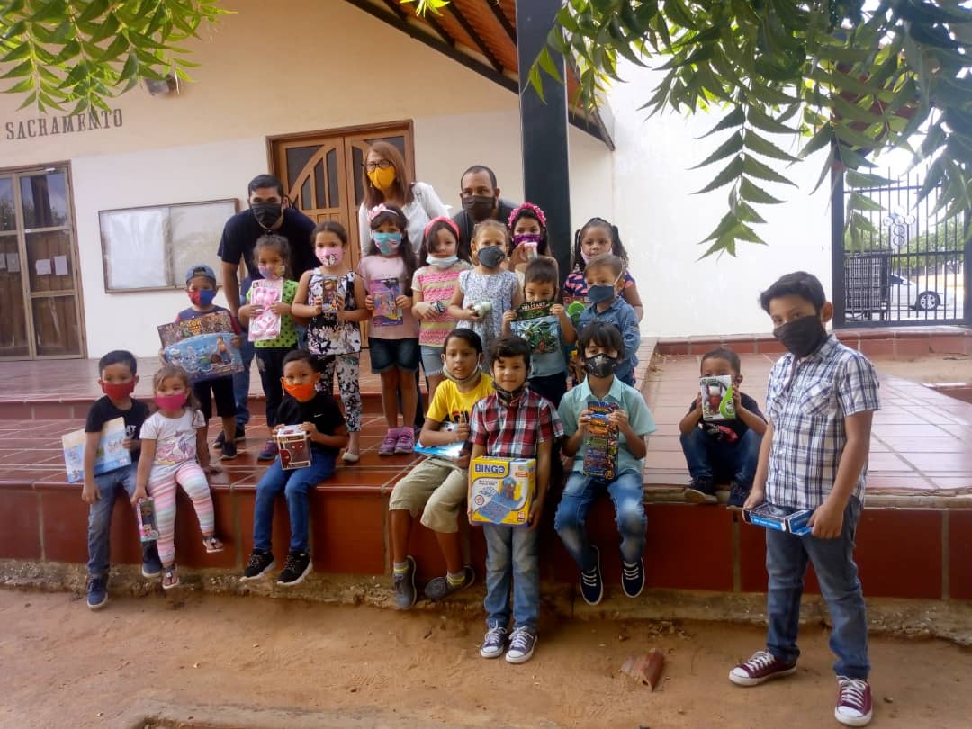 RaulRamirezVe's tweet photo. Gracias a @LesterToledo hoy #Maracaibo y Varios Municipios del Estado se lograron  Miles de sonrisas en medio de éstas circunstancias.

Mi reconocimiento  todo el equipo de @VPZulia

"Hechos son Amores y no Buenas Razones"., Pedro Alonso https://t.co/dyk29DgXVS
