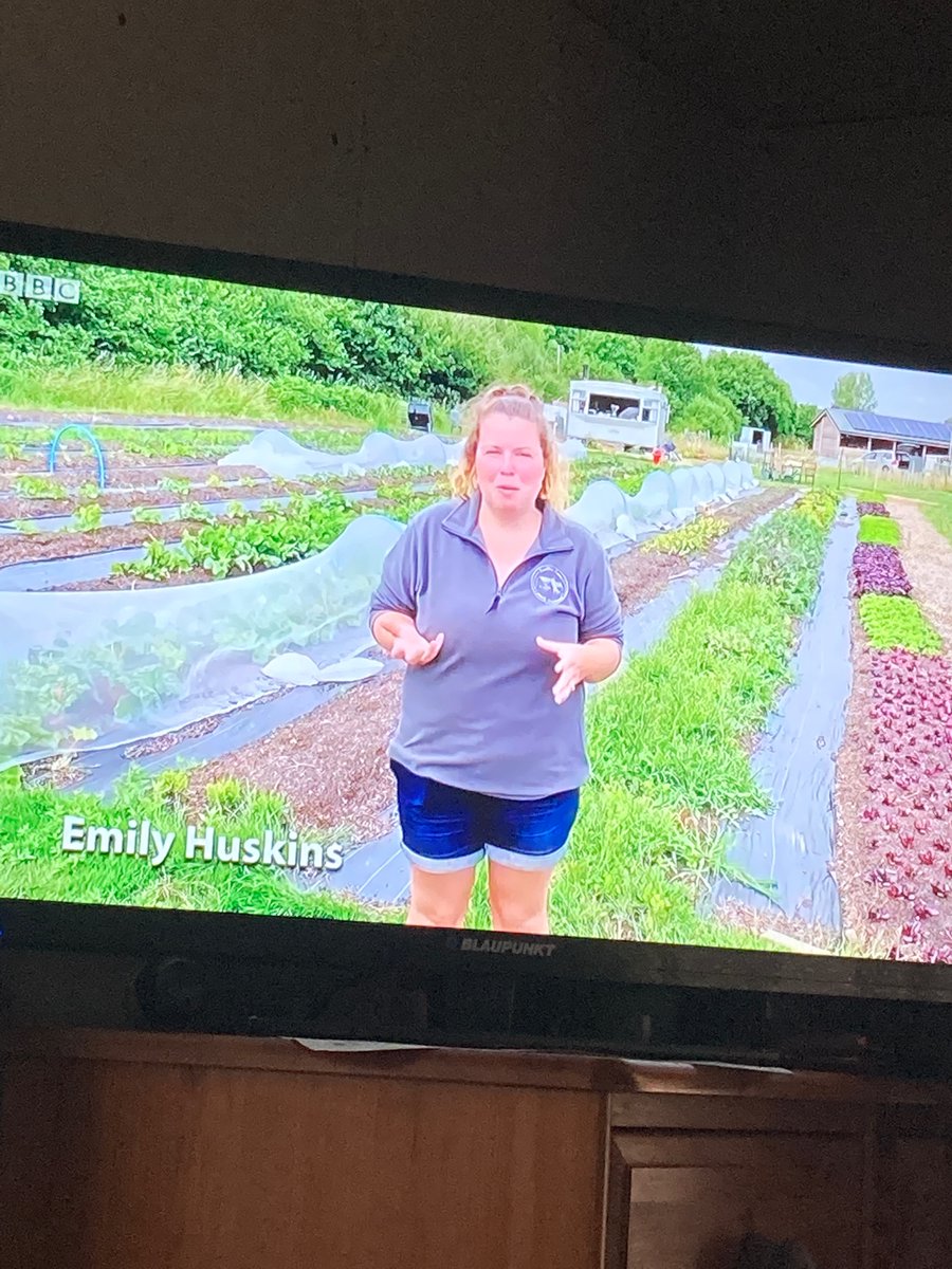 FanfieldFarm's tweet photo. Delighted and honoured to have been on @BBCOne this evening on @BBCCountryfile 

A short part in the section on solutions for our breaking food systems in the UK.

Great to also get a shout out to the @ecolandcoop as we wouldn’t be here without the great work they do. https://t.co/KrUVA0zgAk