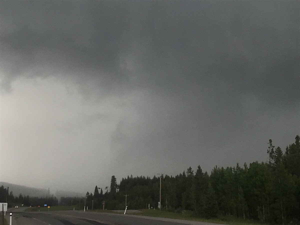 BraydonMoreSo's tweet photo. Possible funnel cloud back in the rain. Solid motion. NNE of Bragg Creek, Alberta #abstorm @RadarOmega_WX @PrairieChasers 5:58PM https://t.co/G6CxehC83i