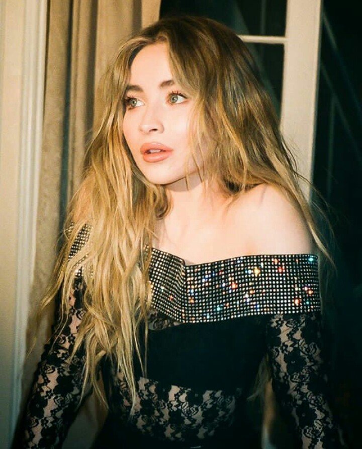worldcarpenters's tweet photo. one year ago today sabrina released #SingularAct2 ✨. https://t.co/vxwbGNZYFk
