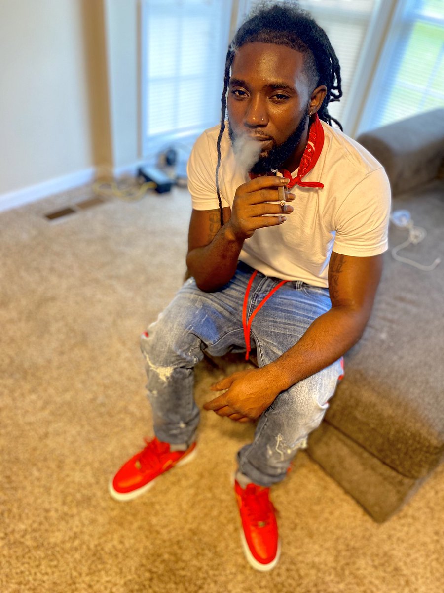 ChoppaBlokk's tweet photo. 25 long years hopefully I’m Blessed to see another 25 Happy Birthday to me issa Blessing to still B alive 🥳🎯⚠️
#LLRacc
#LLGary https://t.co/dnqtCGzOIp