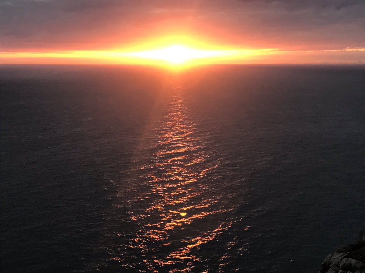 FizzMurphy's tweet photo. This was my sunset .... ❤️ Anglesey https://t.co/1yTCuLt3Uy