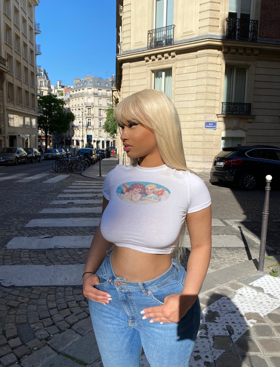 𝐞𝐛𝐨𝐧𝐢𝐞𝐬  tweet media