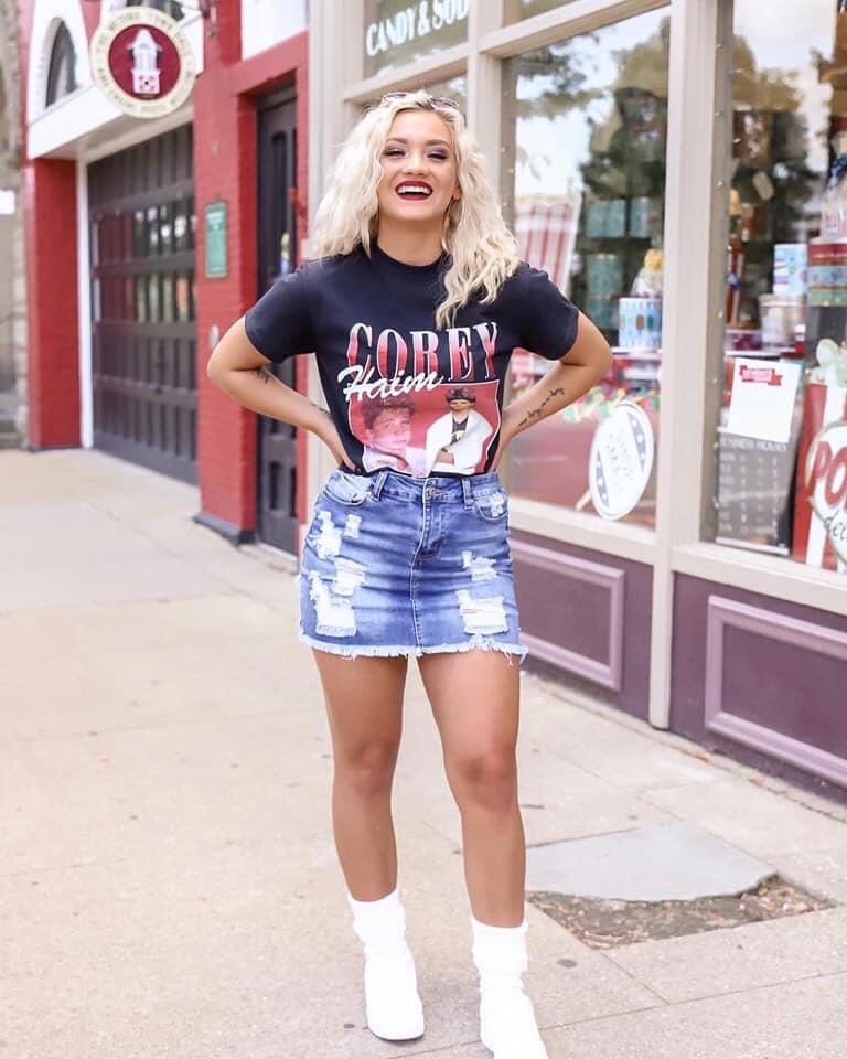 avarowlandmusic's tweet photo. “It basically comes down to that word: Love. I guess that’s what it’s all about.” ~ Corey Haim ❤️ #coreyhaim #80s #80smovies #80sactor #blonde #sunglasses #jeanskirt #miniskirt #medina #ohio https://t.co/qBh3a0mGj5