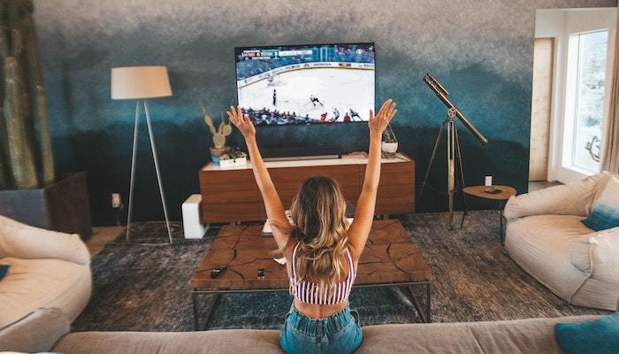 Akamai's tweet photo. Live, televised events can overwhelm network capacity due to the number of viewers. Want to offload peak traffic to ensure quality and reliability? Find out how from @jamncl4: https://t.co/sVAhXpfs8r https://t.co/GHI3Lo8bVa