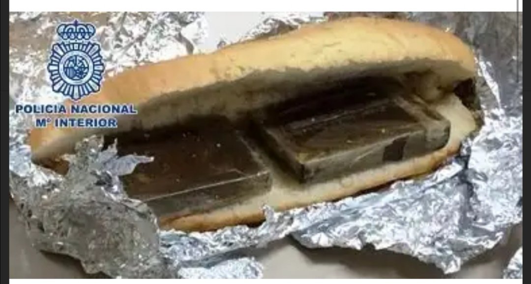 Atropita's tweet photo. Han dicho que los bocadillos se los han comido los gatos?? #LaCasaFuerte12 https://t.co/ncjwTe400A