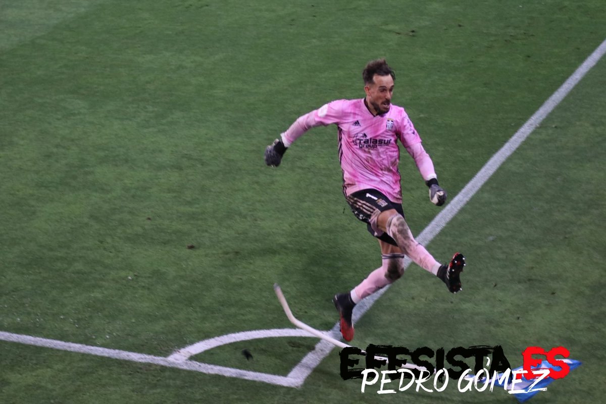 EfesistaOficial's tweet photo. Cómo celebrar un gol de ascenso https://t.co/pi1uEJkqYA