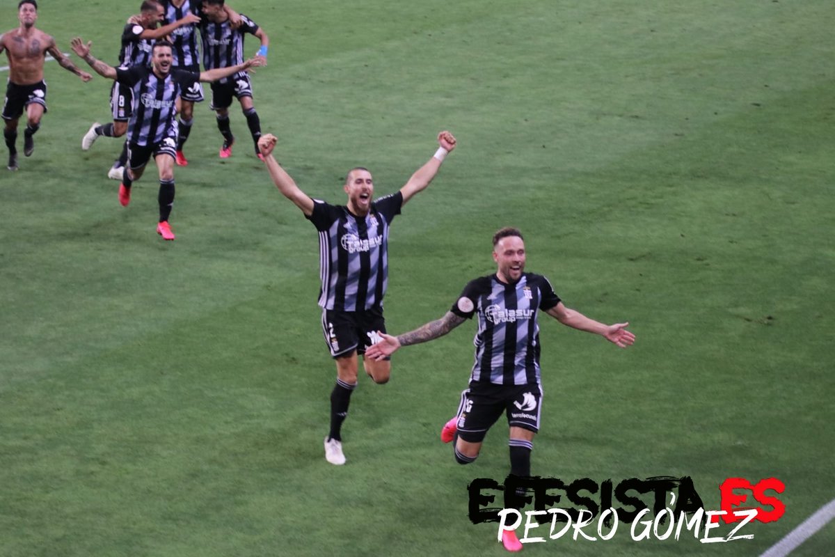 EfesistaOficial's tweet photo. Cómo celebrar un gol de ascenso https://t.co/pi1uEJkqYA