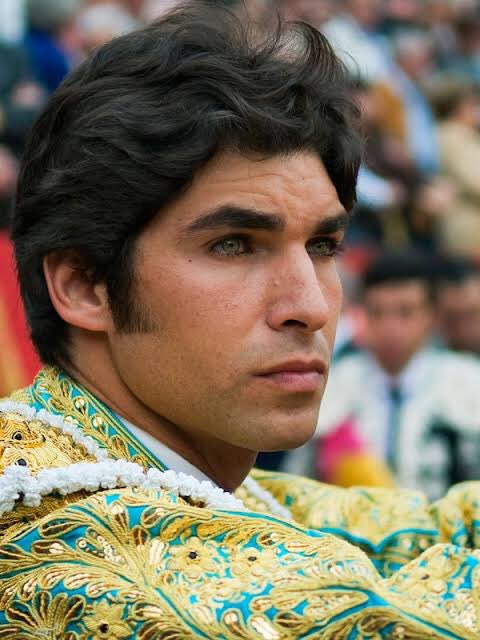brenroad8's tweet photo. Un suspiro por Cayetano,’está #buenote el #macho #hétero #guapo #bulto #torero apoco no se les antoja ? https://t.co/pUk9qrvpRq