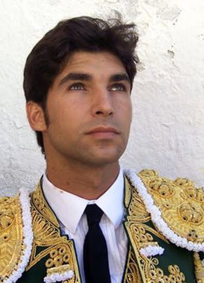 brenroad8's tweet photo. Un suspiro por Cayetano,’está #buenote el #macho #hétero #guapo #bulto #torero apoco no se les antoja ? https://t.co/pUk9qrvpRq